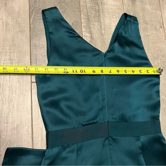 Banana Republic Silk Jewel GREEN V Neck Sleeveless Wrap Front Ruffle Dress 2 P - Picture 11 of 16